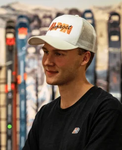 Alpingaraget Magnus Logo Trucker Hat - Vit