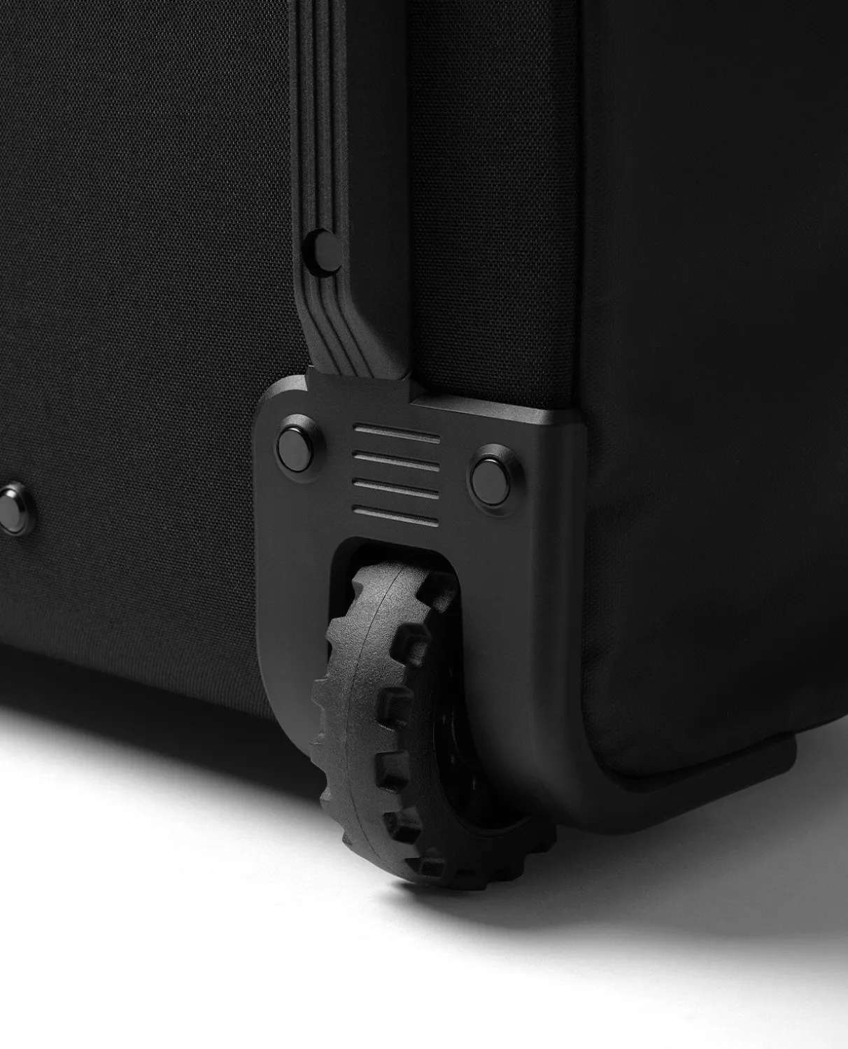 D_b_ Hugger Roller Bag 90L - Black Out